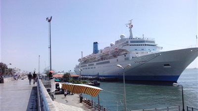 غلق بوغاز مينائي الإسكندرية والدخيلة لارتفاع الأمواج وسرعة الرياح