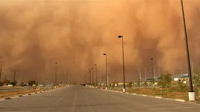 عواصف ترابية تضرب الوادي الجديد 