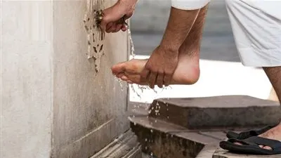 هل يجب غسل القدم 3 مرات في الوضوء؟ مستشار المفتي يجيب (فيديو)