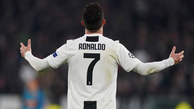 مارادونا يصف رونالدو بـ