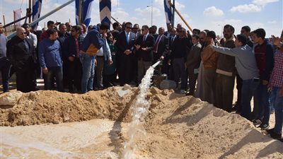 افتتاح بئر استكشافي للمساهمة في تنفيذ مشروعات التنمية الزراعية ببني سويف (صور)