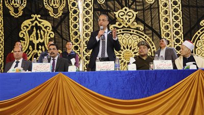 محافظ سوهاج ومدير الأمن يشهدان صلح بين عائلتين بقرية المزالوة 