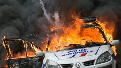إحراق سيارات للشرطة خلال تظاهرات باريس