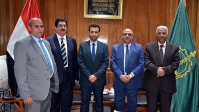 محافظ القليوبية: مشروعات استثمارية صغيرة ومتوسطة للشباب بالتعاون مع البنوك (صور)