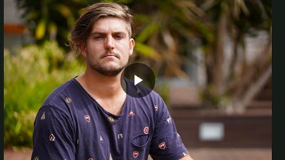 أحد المارة الشجعان يروي كيف ساعد ضحايا الهجوم الإرهابي علي مسجدين بنيوزيلندا