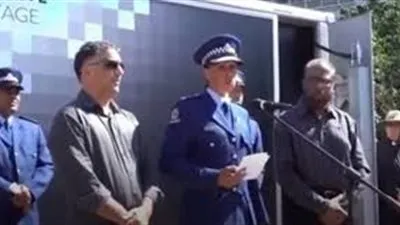 بعد مجزرة المسجدين.. ضابطة نيوزيلندية تلقي 