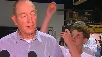 بعد مجزرة المسجدين.. مئات الآلاف يطلبون طرد النائب العنصري