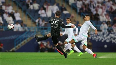 الهلال يخطف فوزاً صعباً من الأهلي بمشاركة عبد الشافي