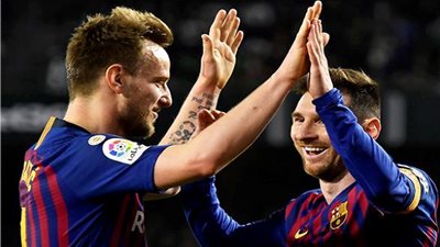 نجم برشلونة يشيد بجماهير ريال بيتيس