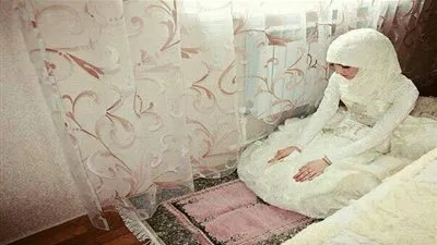 بالفيديو.. دار الإفتاء توضح كيفية وضوء العروس للحفاظ على مكياجها