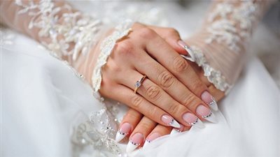 نصائح هامة للحفاظ على طلاء أظافرك يوم زفافك