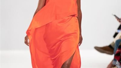 لإطلالة مميزة في الصيف.. اختاري اللون المرجاني هذا العام