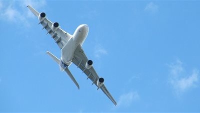 معركة على متن طائرة ركاب تابعة للخطوط الجوية الأيرلندية بسبب امرأة (فيديو)