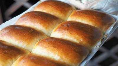 طريقة تحضير خبز الحليب الهش في المنزل