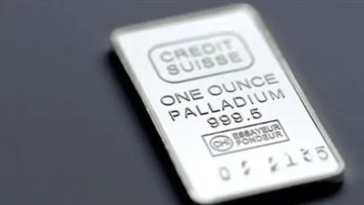 البلاديوم يبلغ ذروة فوق 1600 دولار بفعل خطط حظر تصدير روسية