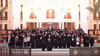 البابا تواضروس  يلتقي كهنة شبرا الشمالية (صور)