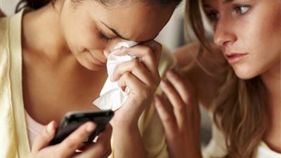 احذري من التعامل مع الصديقة الخائنة.. وهذه أبرز صفاتها