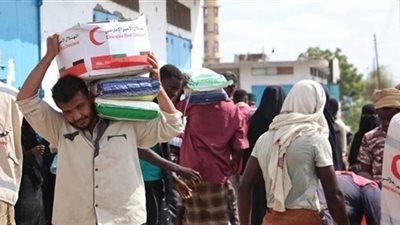 الإمارات تقدم 104 أطنان من المساعدات الغذائية لأهالي حضرموت