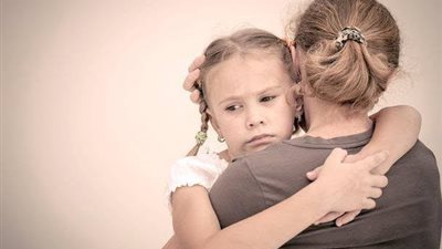 القانون لا يحمي الأمهات.. 