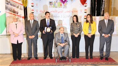 محافظ القليوبية: المرأة المصرية خط الدفاع الثالث عن مصر (صور)