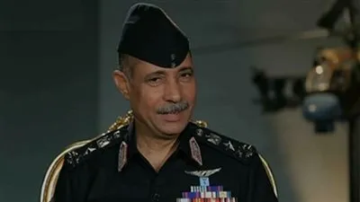 وزير الطيران المدني يكرم 47 سيدة في احتفالية عيد الأم