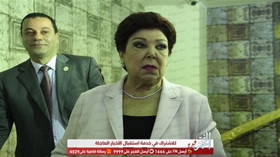 روجينا ورجاء الجداوي تدليان بصوتيهما في انتخابات نقابة المهن التمثيلية