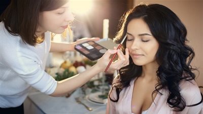 نصائح هامة لتختارين خبيرة التجميل المناسبة لكِ يوم زفافكِ