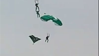 المظليون السعوديون يشاركون في احتفالات اليوم الوطني الباكستاني