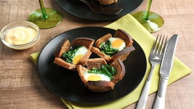 طريقة عمل أكواب توست البيض بالسبانخ في الفرن للدايت