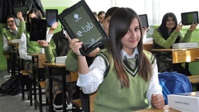  3828 طالبًا بالصف الأول الثانوي بالسويس يؤدون الامتحان التجريبي