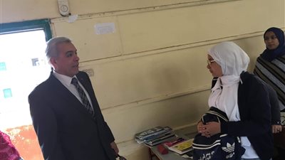وكيل تعليم القليوبية يتفقد الامتحان التجريبي للصف الأول الثانوى بنظام 