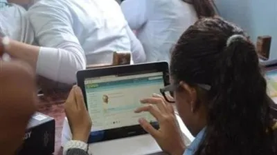 تعطل تحميل امتحان العربي الإلكتروني للصف الأول الثانوي بالأقصر 