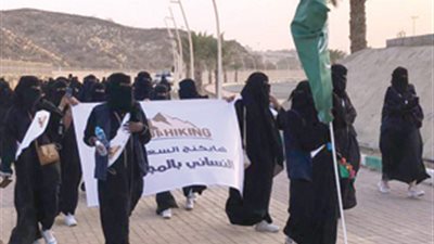 ١٠٠ امرأة في 