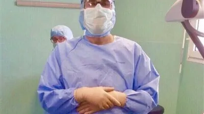 جراح سعودي حديث العالم: استئصل ورما كبيرا من مخ مريض في كامل وعيه