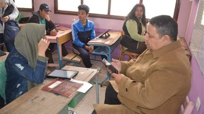 وكيل وزارة التربية والتعليم بالوادي الجديد يتابع امتحانات 