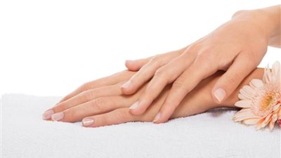 3 خلطات طبيعية فعالة للتخلص من اصفرار الأظافر 