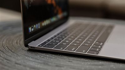 آبل تعترف بوجود مشاكل في لوحة مفاتيح ماك بوك لدى المستخدمين
