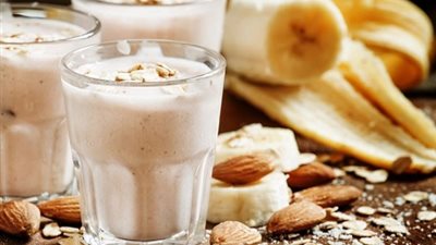 طريقة عمل سموثي الموز بلبن الصويا