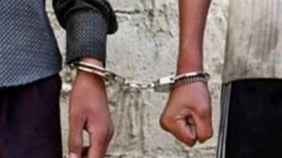 القبض على مسجل  خطر اشترك مع شقيقه في سرقة المساكن والمتاجر بالساحل