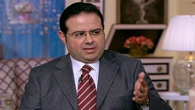 استشاري أمراض جلدية يوضح الحالات القصوي لتساقط الشعر 