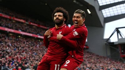 محمد صلاح يحتفل مع زوجته وابنته بالفوز القاتل على توتنهام (صورة)