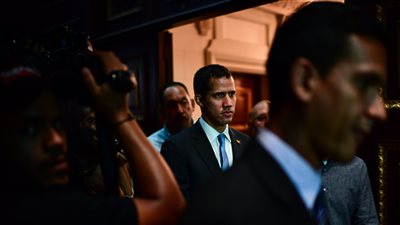 المحكمة العليا الفنزويلية تحث المشرعين على تجريد 