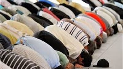 أمين الفتوى يوضح حكم الصلاة وراء إمام لا يتكلم العربية