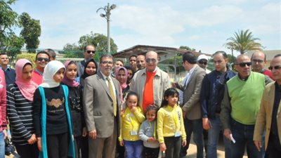 رئيس هيئة قناة السويس يشارك الأطفال بالاحتفالية يوم اليتيم