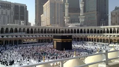 إمام المسجد الحرام: يا أهل الإسلام تراحموا ولا تختلفوا وترافقوا ولا تجفوا