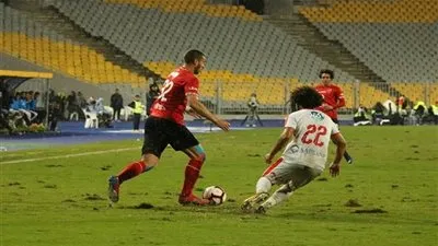 لاسارتي يحاضر لاعبي الأهلي 