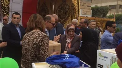 محافظ الفيوم يشارك الاحتفال بيوم اليتيم بالفيوم هدايا عينية واجهزة منزلية لمسنات وأجهزة عرائس (فيديو وصور)