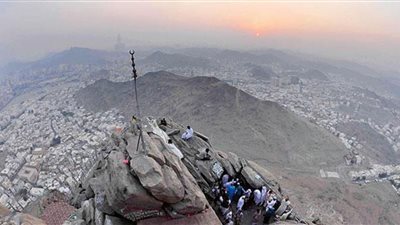 وفاة عامل بمكة إثر سقوطه من مرتفعات غار حراء
