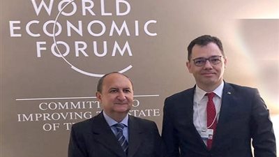 وزير التجارة والصناعة يبحث التعاون مع نظيره الرومانى بمنتدى دافوس بالأردن