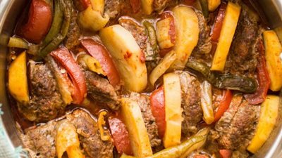 صينية الكفتة بالبطاطس والباذنجان.. المقادير وطريقة التحضير 